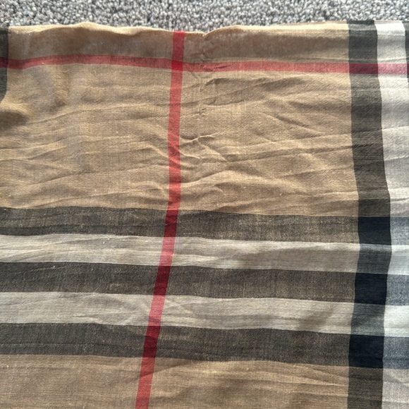 Burberry Lightweight Giant Check Gauze Scarf - Picture 5 of 6